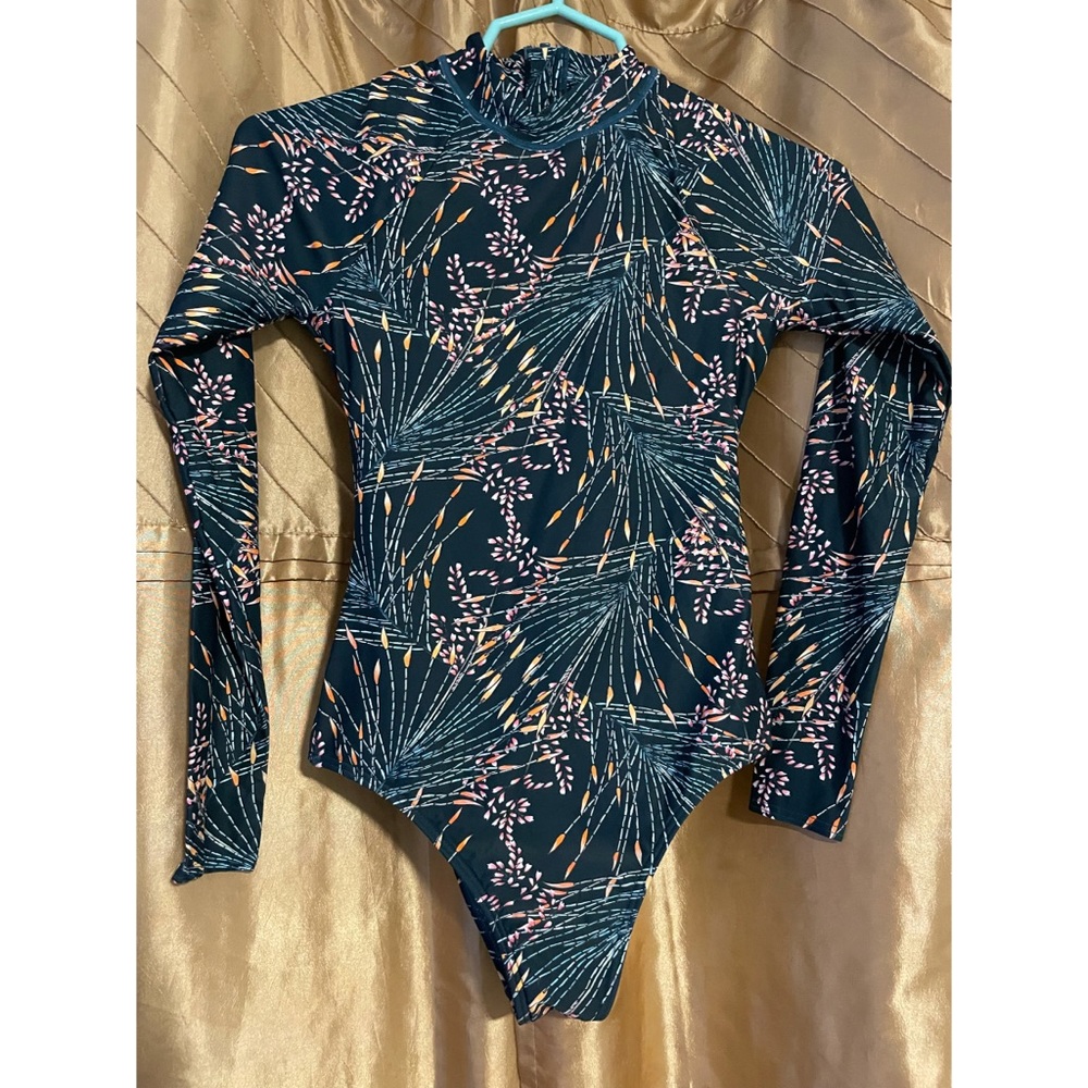 O’Neill Juniors Size: XS long sleeve swimsuit